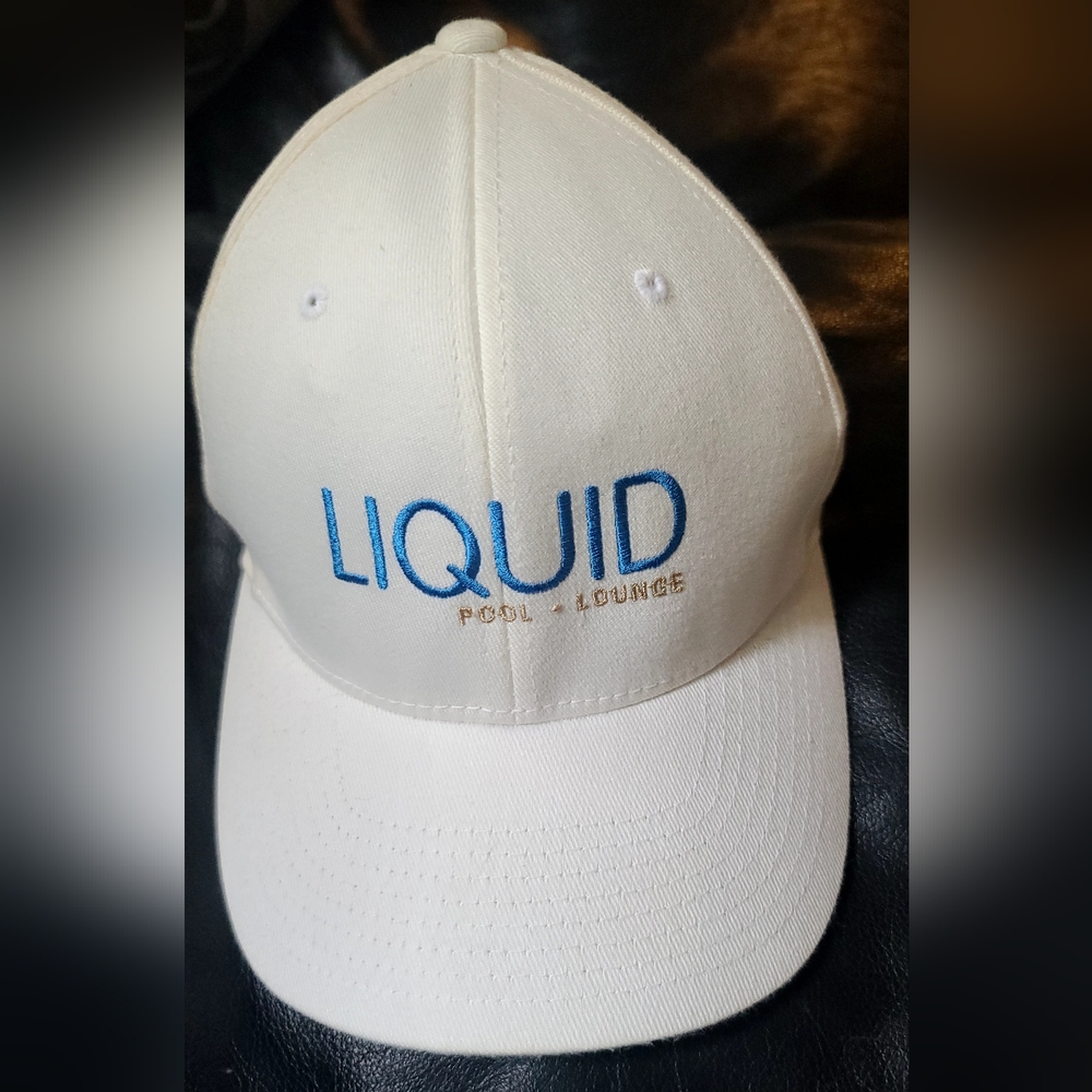 FlexFit Liquid Pool Lounge Aria Las Vegas collectable RARE white Cap szXL - Picture 3 of 5